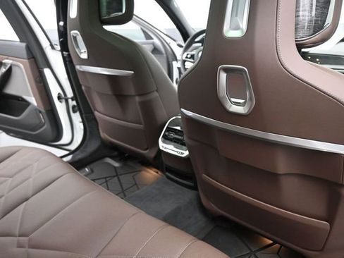 New 2026 BMW 750e xDrive w/ Premium Package image 24