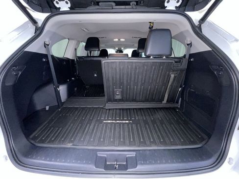 Used 2022 Toyota Highlander XLE AWD/4WD image 14