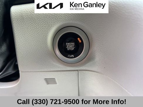 Used 2017 Chrysler Pacifica Touring image 34