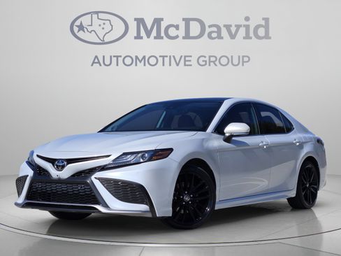 Used 2022 Toyota Camry XSE w/ Navigation Package FWD image 1