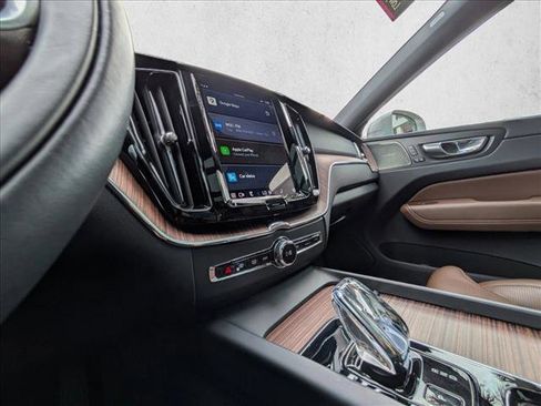 Used 2022 Volvo XC60 B5 Inscription w/ Advanced Package image 15