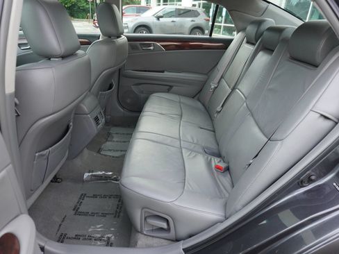 Used 2010 Toyota Avalon XLS FWD image 11