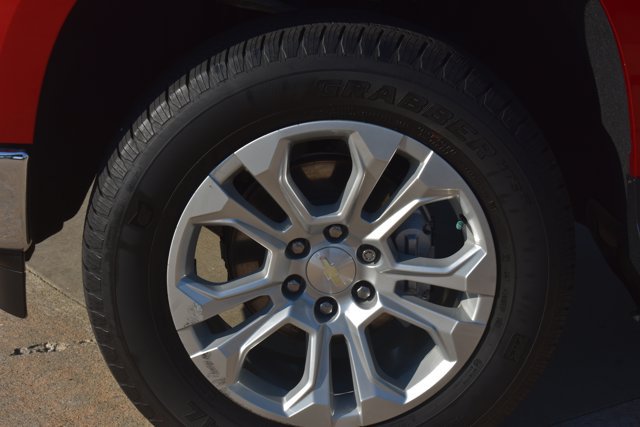 Used 2022 Chevrolet Silverado 1500 LTZ w/ LTZ Convenience Package II AWD/4WD image 11