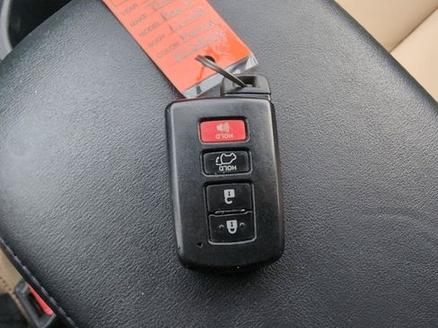 Used 2013 Toyota RAV4 Limited AWD/4WD image 33
