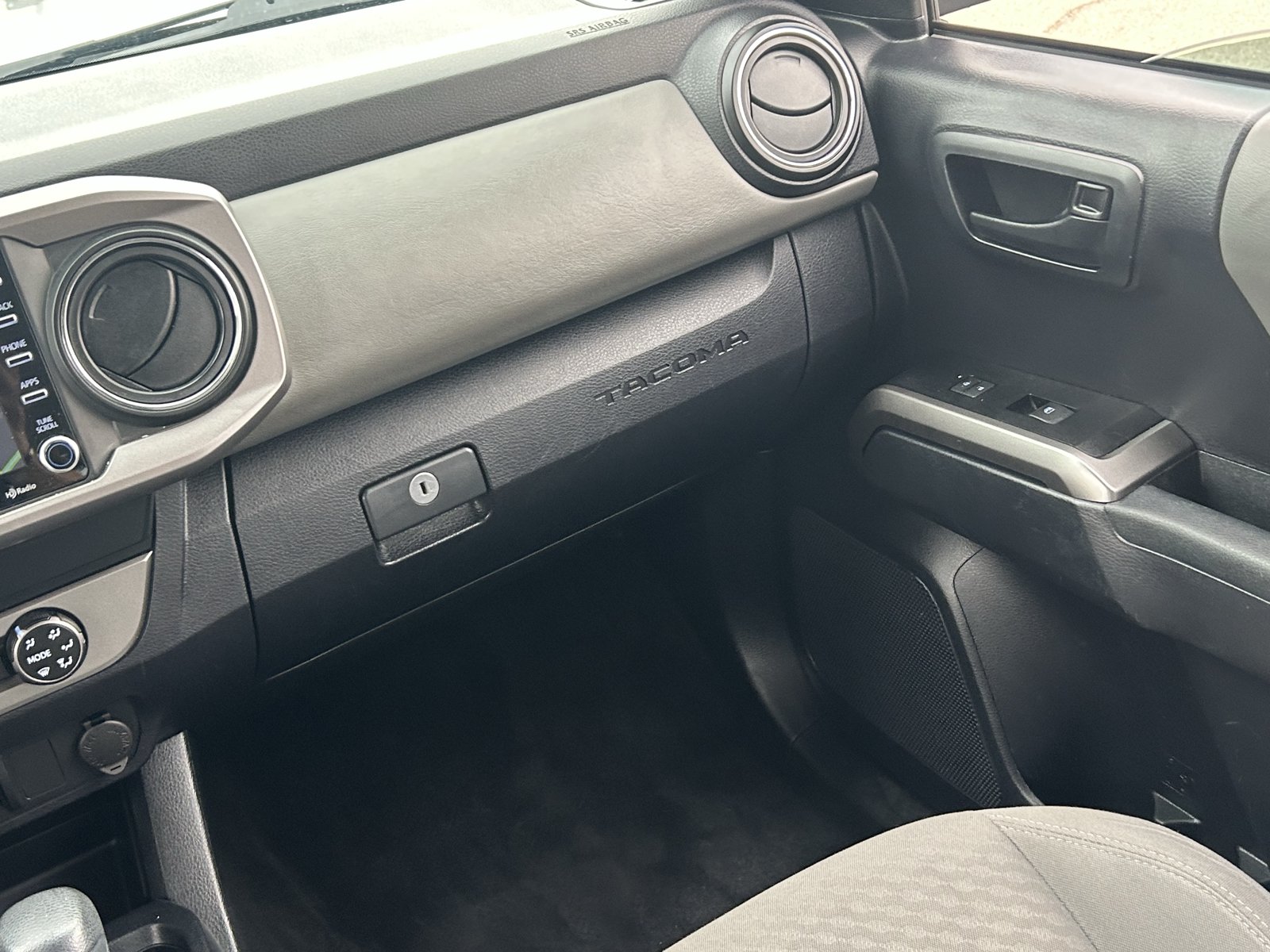 Used 2020 Toyota Tacoma SR5 RWD image 17