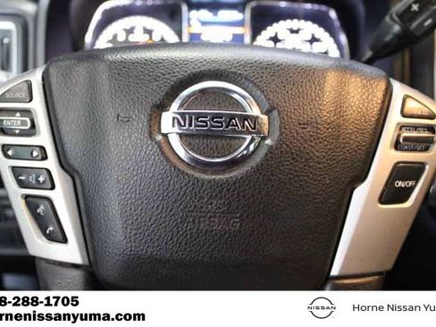 Used 2019 Nissan Titan SV w/ SV Convenience Package image 9