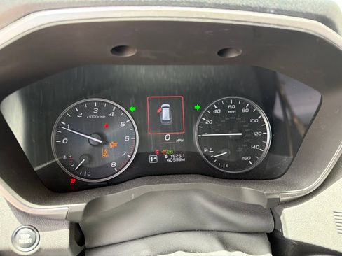 Used 2023 Subaru Ascent Touring AWD/4WD image 5