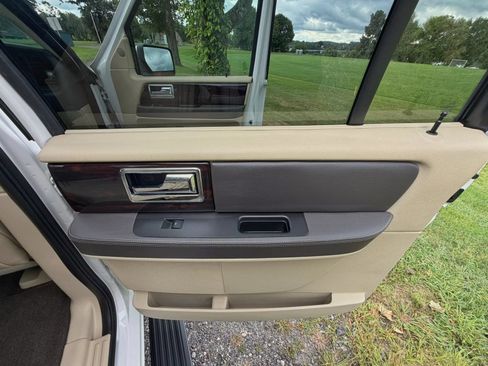 Used 2015 Lincoln Navigator L 4WD w/ Equipment Group 101A Reserve image 49