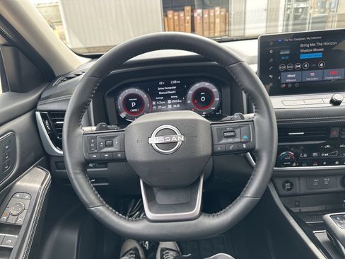 Used 2025 Nissan Rogue SL w/ SL Premium Package AWD/4WD image 42
