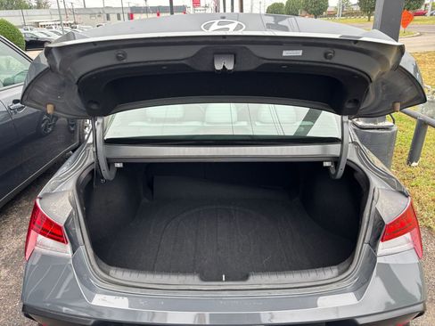 Used 2025 Hyundai Elantra Limited FWD image 33
