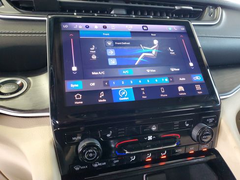 Certified 2022 Jeep Grand Cherokee L Limited RWD image 29