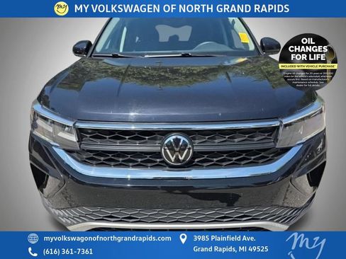 Used 2024 Volkswagen Taos SE AWD/4WD image 8