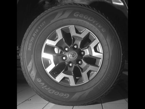 Used 2019 Toyota Tacoma TRD Off-Road AWD/4WD image 9