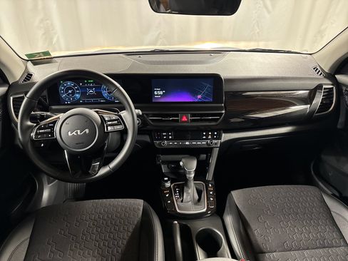 Certified 2025 Kia Seltos X-Line AWD/4WD image 4