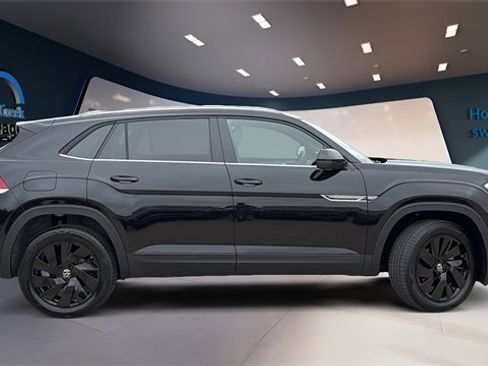 Certified 2025 Volkswagen Atlas Cross Sport SE image 6