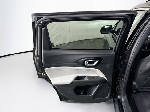 Used 2023 Jeep Compass Limited image 25