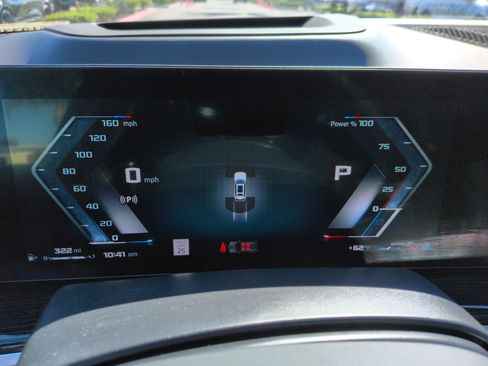 Used 2025 BMW X7 M60i w/ Executive Package image 21