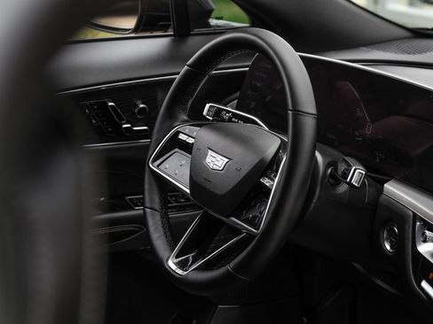 Used 2024 Cadillac Lyriq Luxury RWD image 11