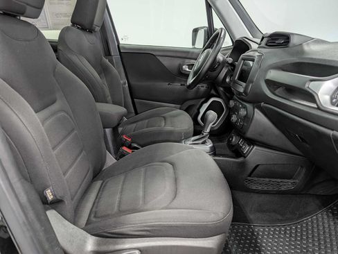 Used 2019 Jeep Renegade Latitude w/ Cold Weather Group AWD/4WD image 43