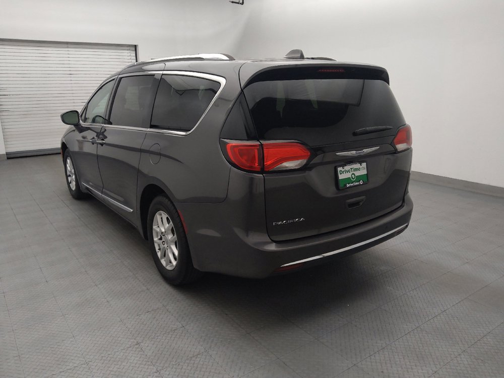 Used 2020 Chrysler Pacifica Touring-L FWD image 5