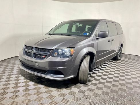 Used 2017 Dodge Grand Caravan SE FWD image 2