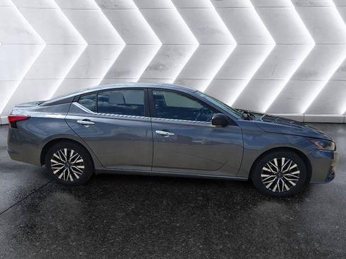 Used 2025 Nissan Altima 2.5 SV FWD image 4