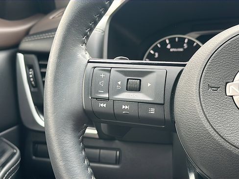 Used 2023 Nissan Rogue SV w/ SV Premium B Package image 29