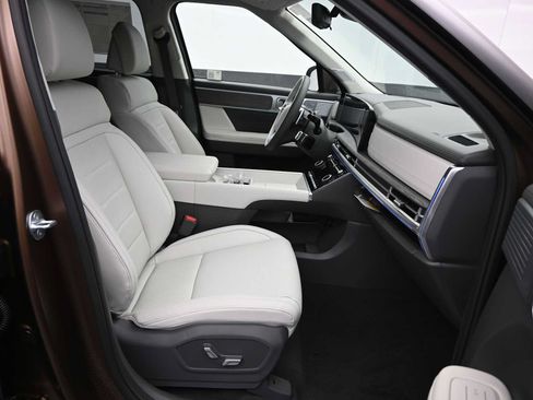 Used 2025 Hyundai Santa Fe Calligraphy AWD/4WD image 11