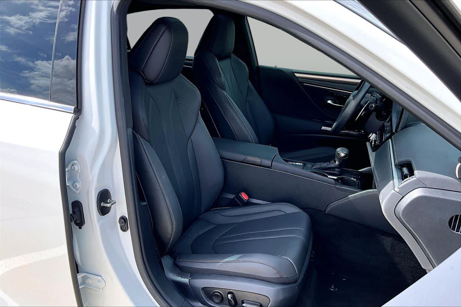 Used 2024 Lexus ES 350 F Sport w/ Accessory Package (Z2) FWD image 9