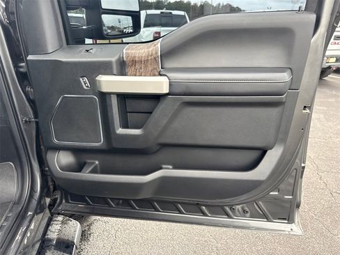 Used 2019 Ford F350 Lariat image 15