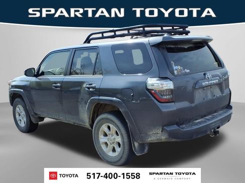 Used 2022 Toyota 4Runner SR5 AWD/4WD image 10