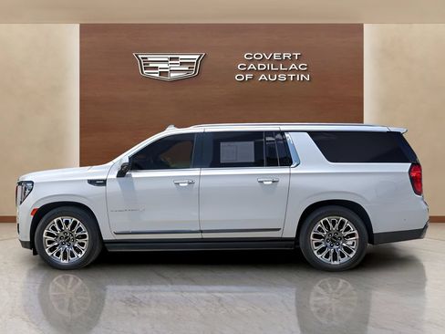 Used 2023 GMC Yukon XL Denali Ultimate AWD/4WD image 2