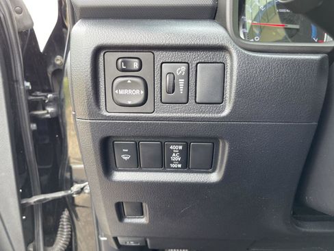 Used 2017 Toyota 4Runner SR5 AWD/4WD image 15