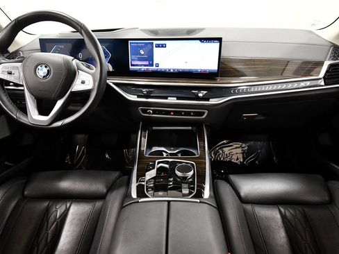 Used 2026 BMW X7 xDrive40i AWD/4WD image 3