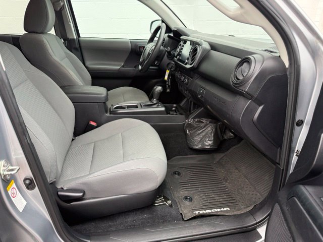 Used 2020 Toyota Tacoma SR AWD/4WD image 17