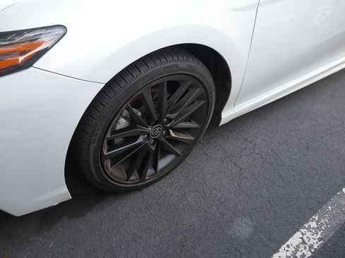 Used 2022 Toyota Camry XSE FWD image 11