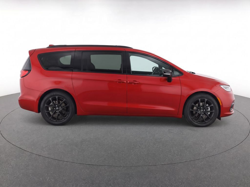 Used 2025 Chrysler Pacifica Limited FWD image 10