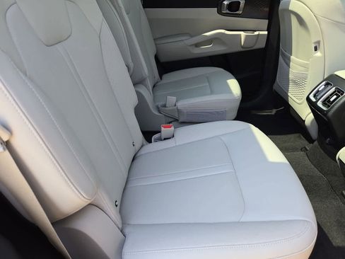 Used 2024 Kia Sorento EX w/ Panoramic Sunroof Package image 19