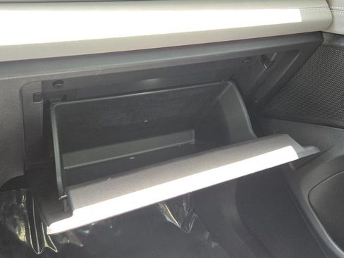 Used 2026 Volkswagen Tiguan SE w/ Panoramic Sunroof Package FWD image 22