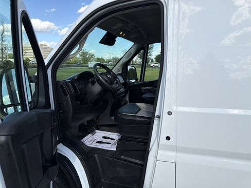 Used 2023 RAM ProMaster 2500 FWD image 12