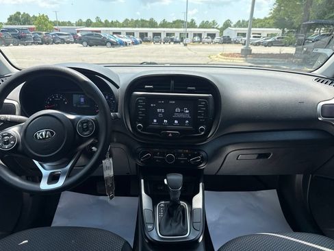 Used 2020 Kia Soul LX FWD image 17