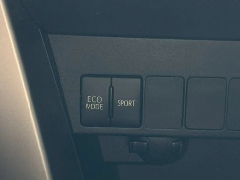 Used 2013 Toyota RAV4 XLE AWD/4WD image 29