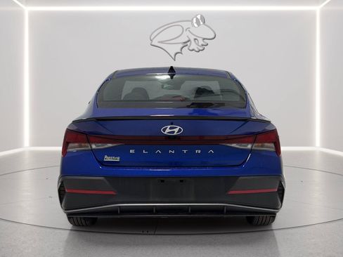 Used 2025 Hyundai Elantra Sport FWD image 4