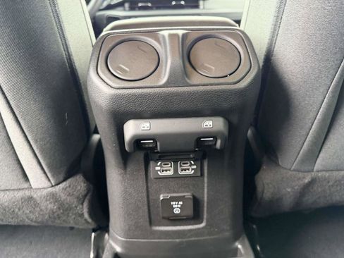 Used 2024 Jeep Wrangler Unlimited Sahara AWD/4WD image 23