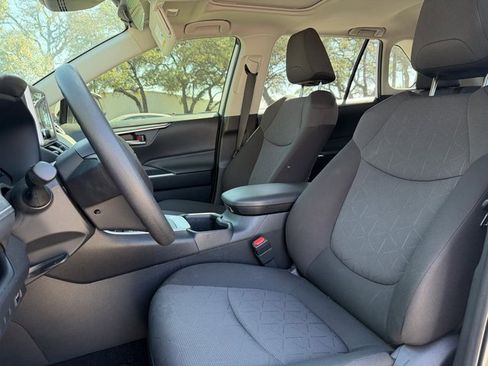 Used 2024 Toyota RAV4 XLE w/ Convenience Package image 2