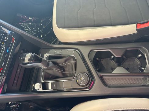 New 2025 Volkswagen Taos SE image 20