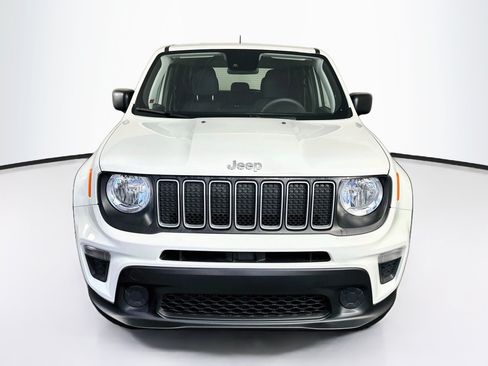 Used 2023 Jeep Renegade Latitude AWD/4WD image 2