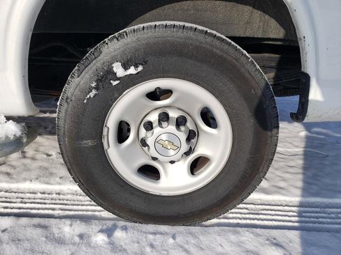 Used 2024 Chevrolet Express 2500 w/ Driver Convenience Package image 48