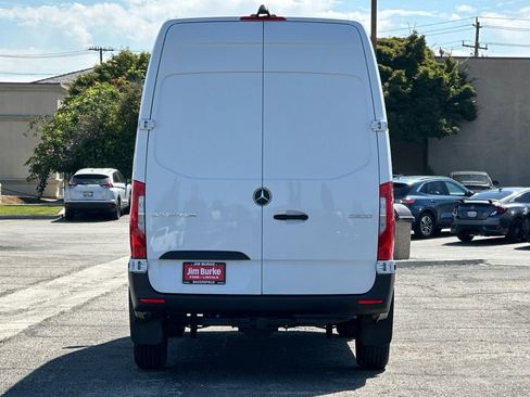 Used 2023 Mercedes-Benz Sprinter 2500 image 4