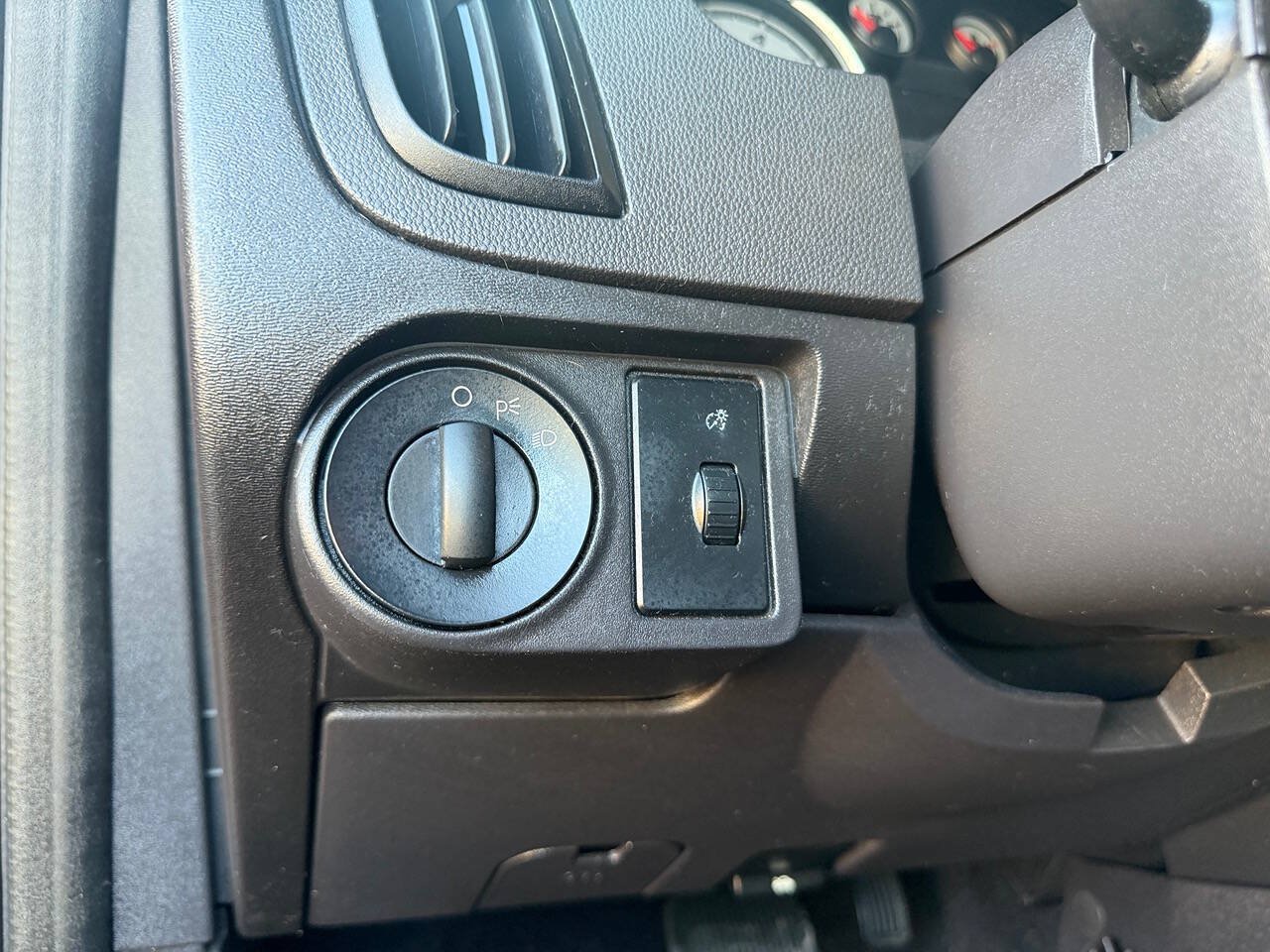 Used 2009 Ford Focus SE FWD image 20
